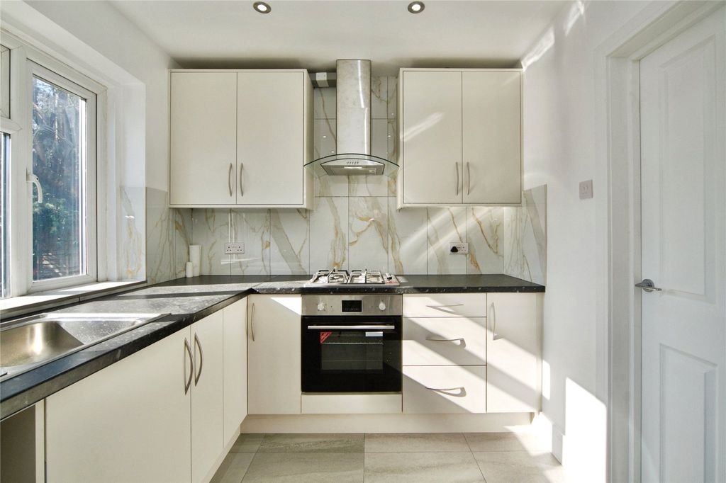 Property photo 2 of 30 Picture No. 11