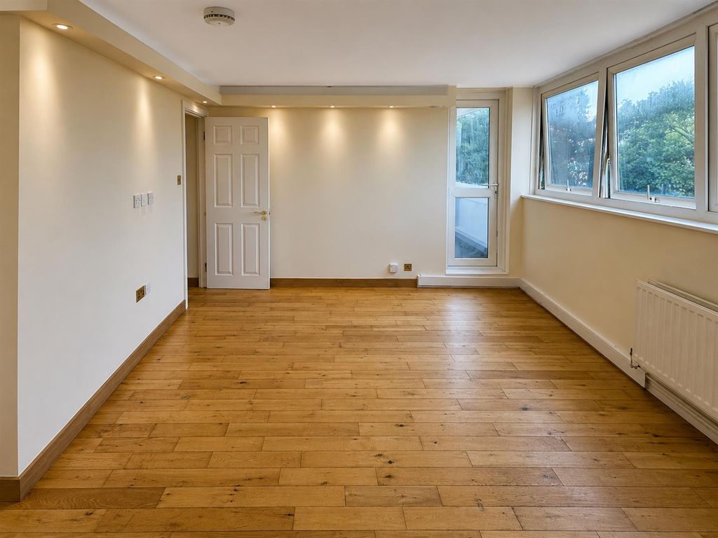 Property photo 2 of 12 Munden 5.Png