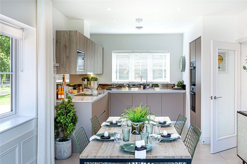 Property photo 3 of 12 Kitchen/Dining