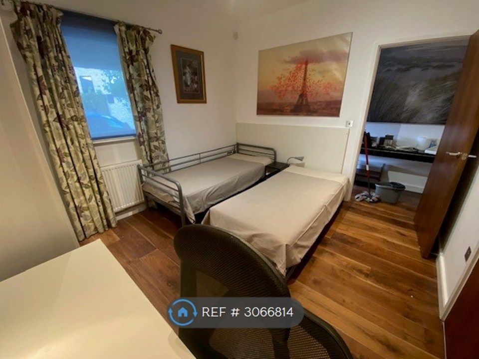 Property photo 3 of 12 Master Bedroom