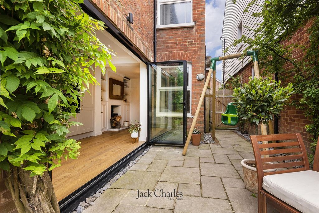 Property photo 2 of 16