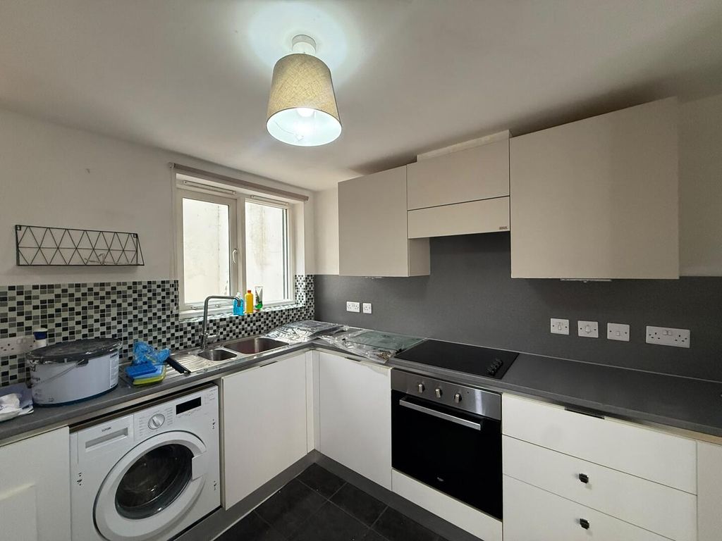 Property photo 2 of 7 Kitchen