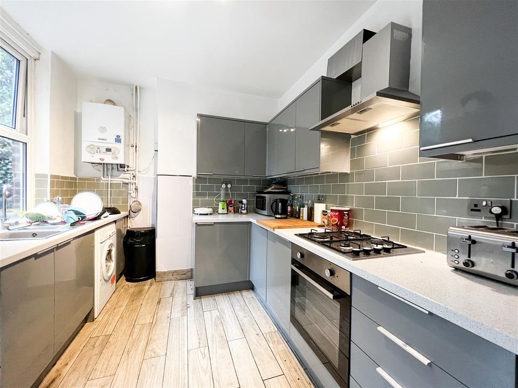 Property photo 3 of 12 12 Harcourt Road_-5.Jpg