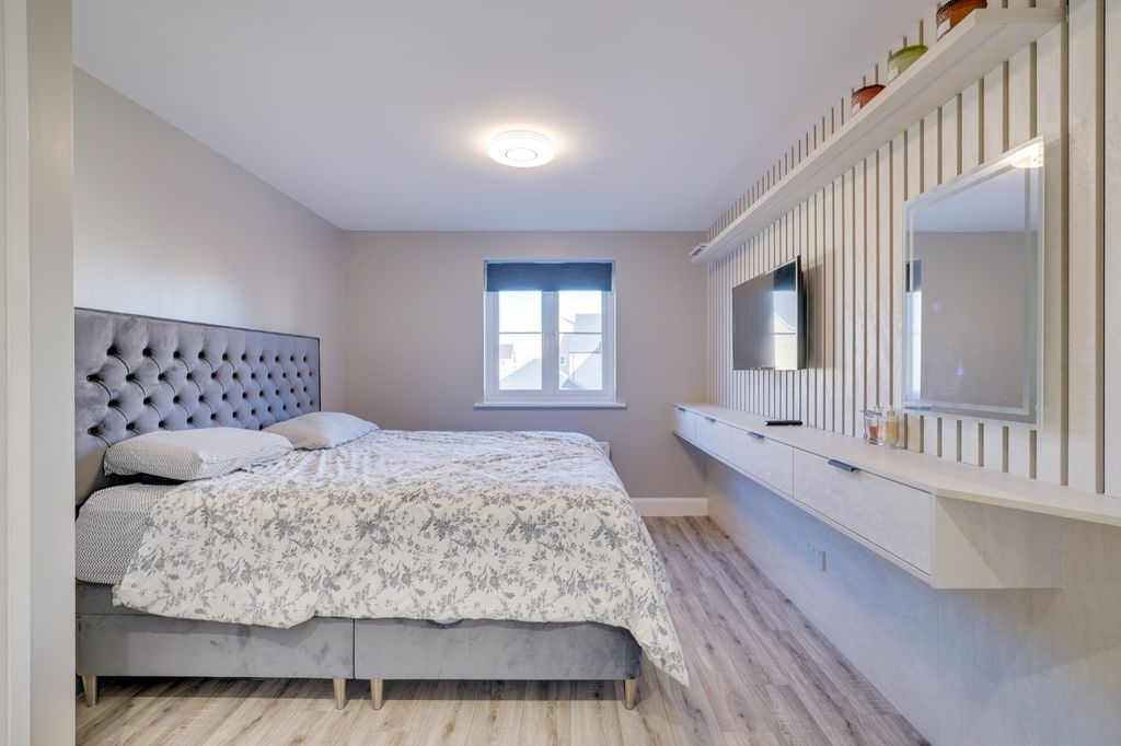 Property photo 2 of 28