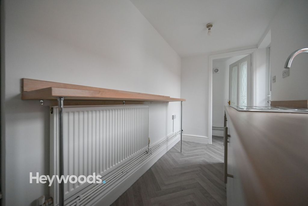 Property photo 3 of 42