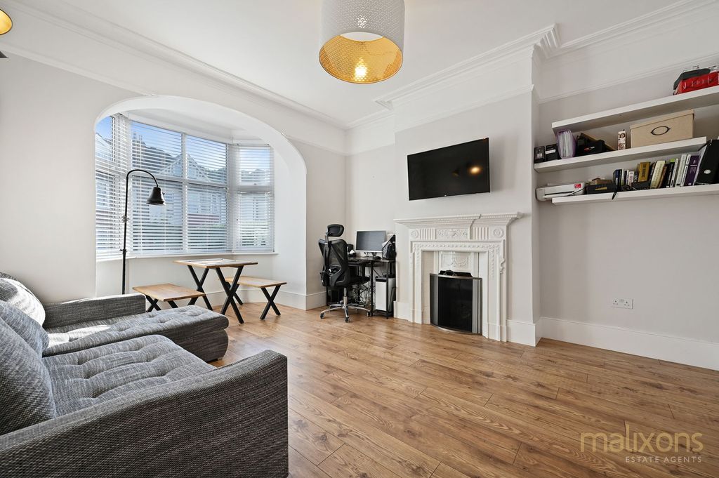 Property photo 2 of 11