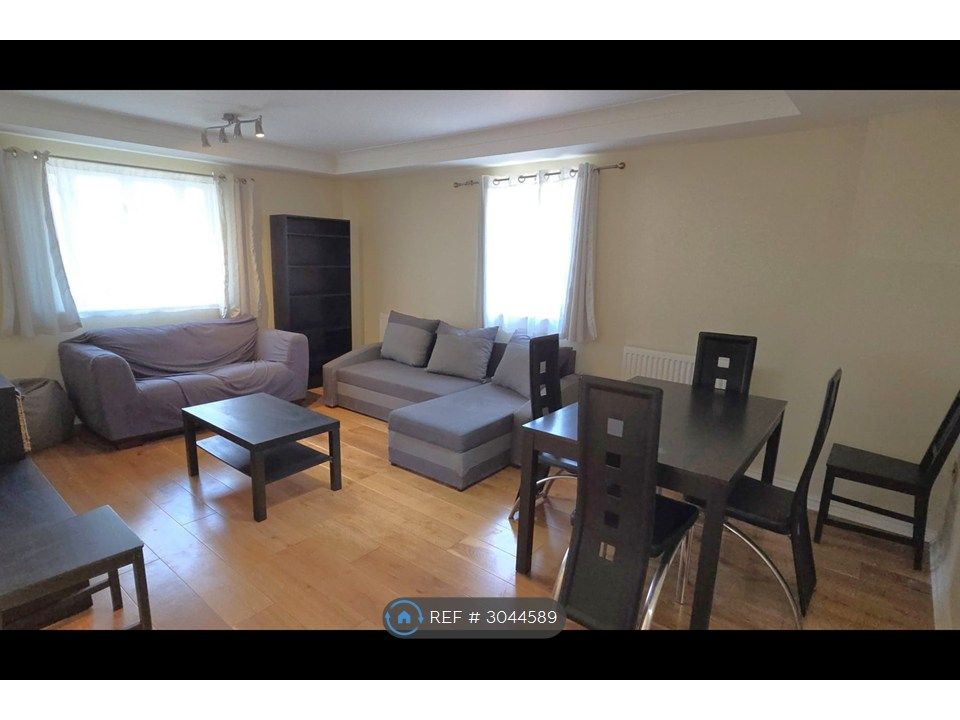 Property photo 1 of 11 Spacious Lounge, River View