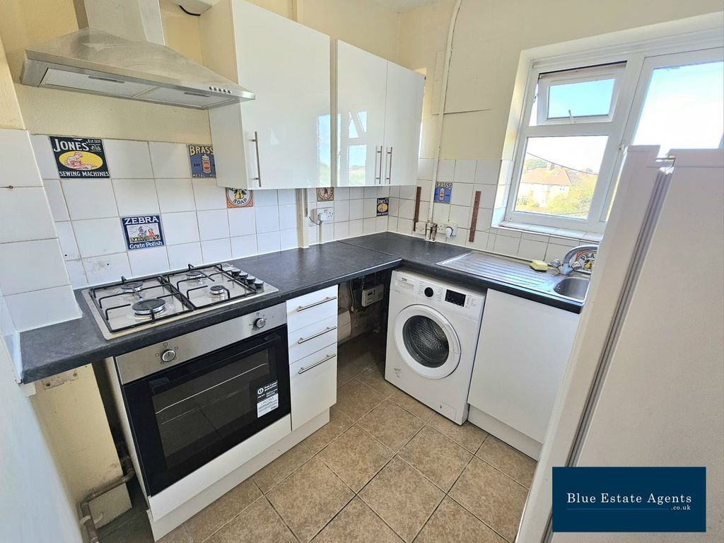 Property photo 3 of 8 Kitchen