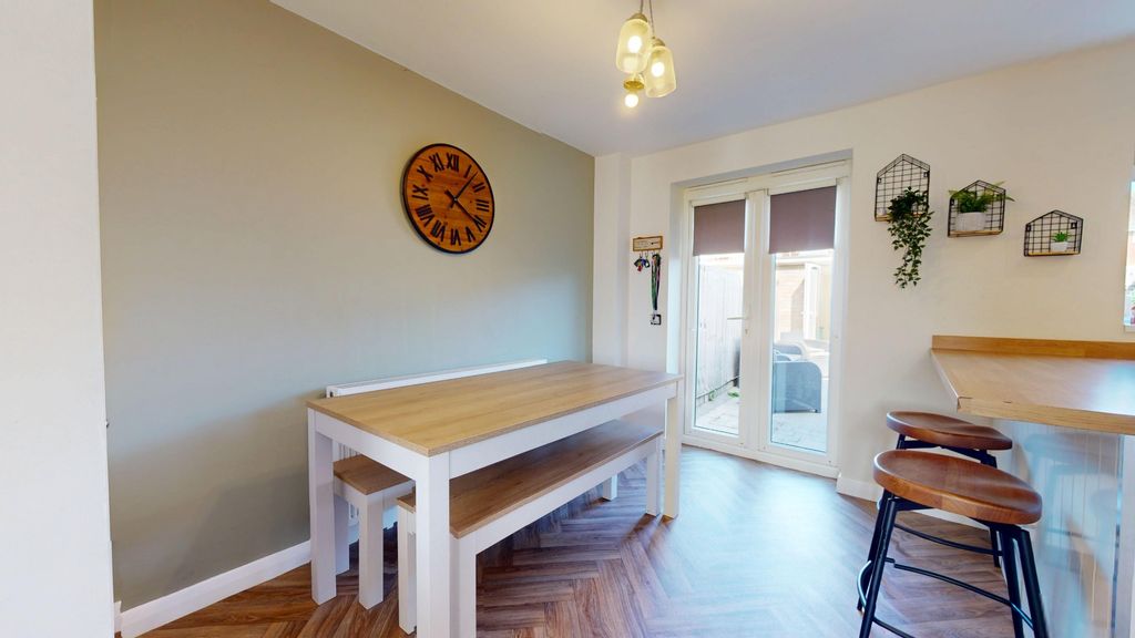 Property photo 3 of 23 5323853
