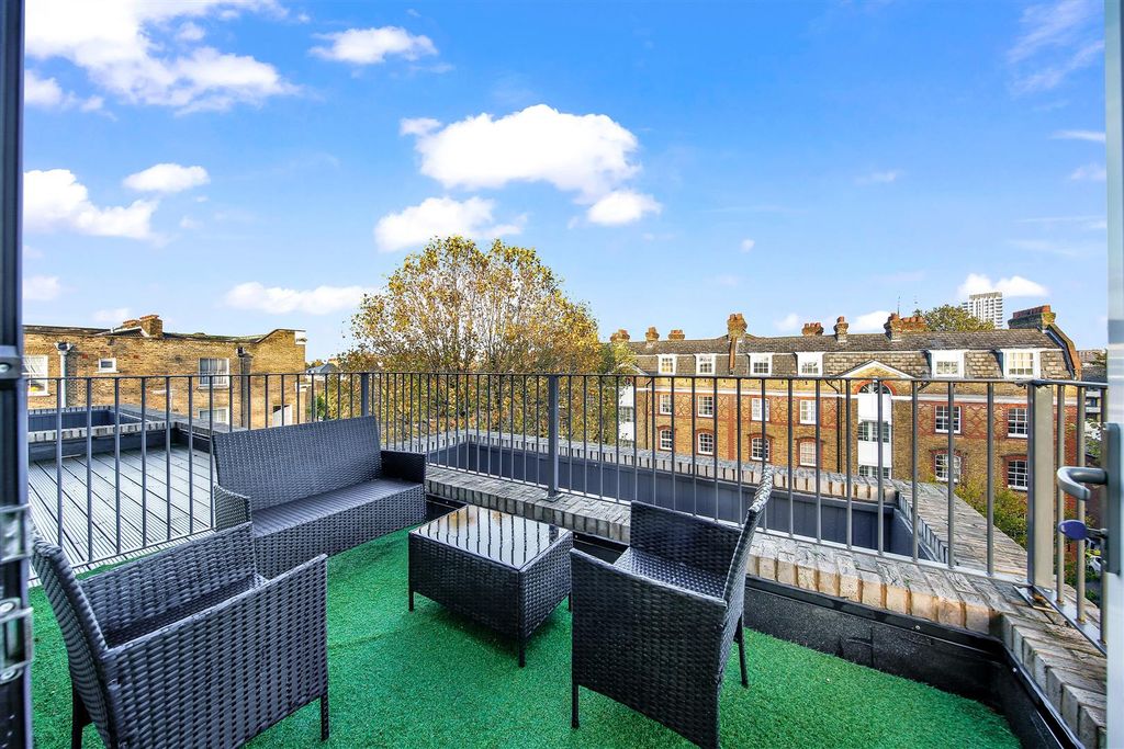 Property photo 3 of 10 Terrace