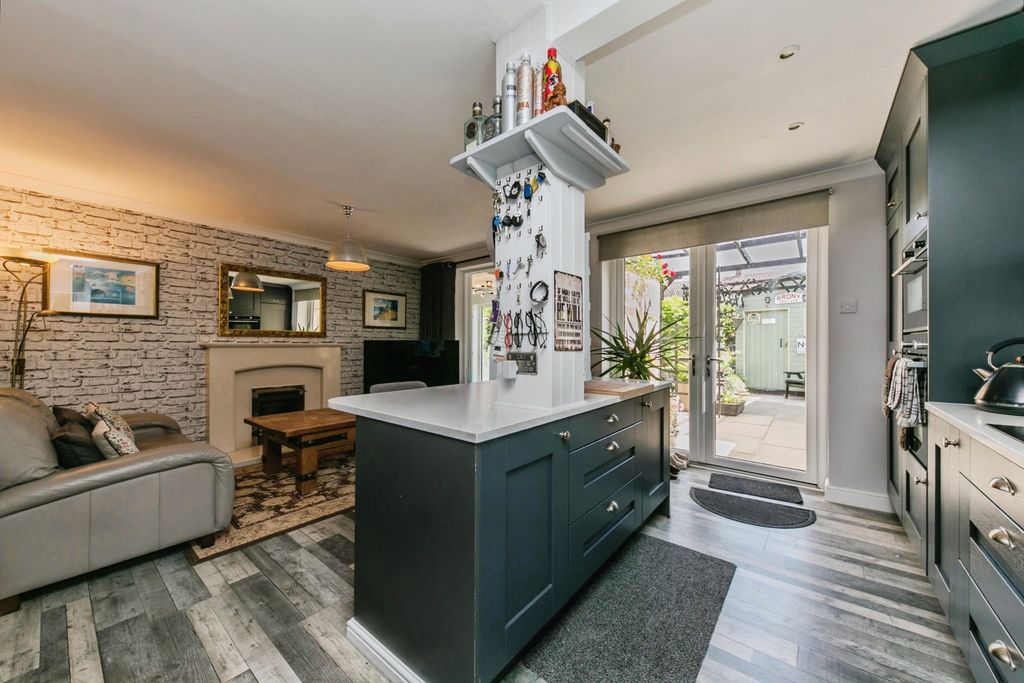 Property photo 3 of 20 Pbox-Img.Jpg
