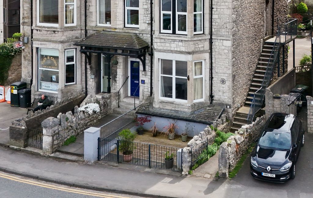 Property photo 1 of 25