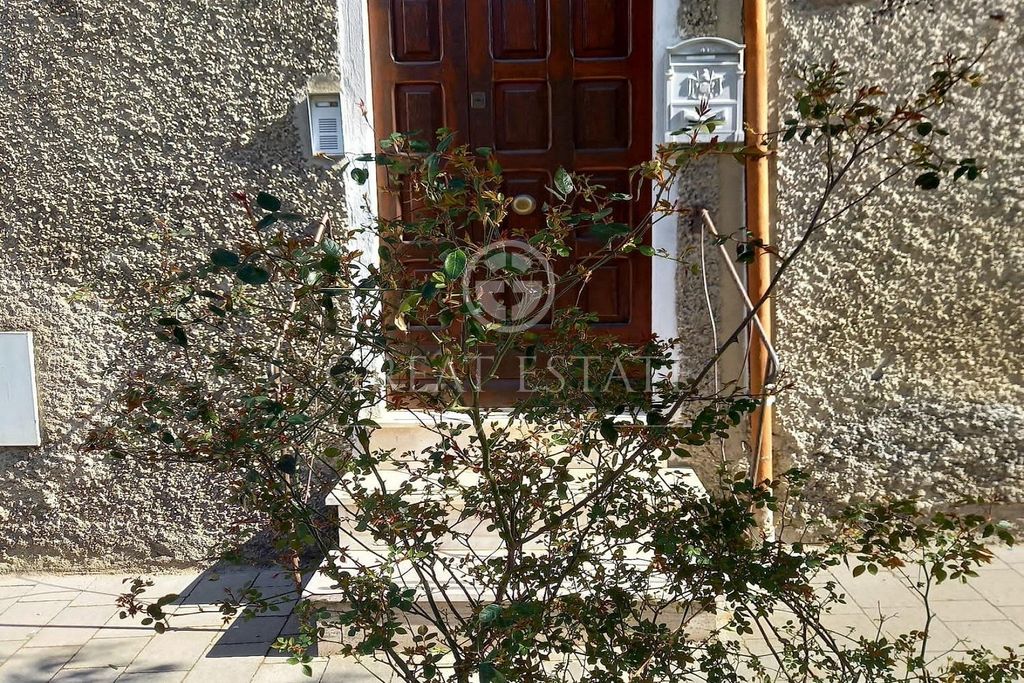 Property photo 3 of 46