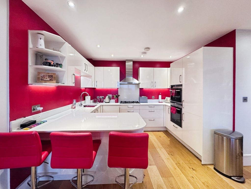 Property photo 2 of 23 Kitchen