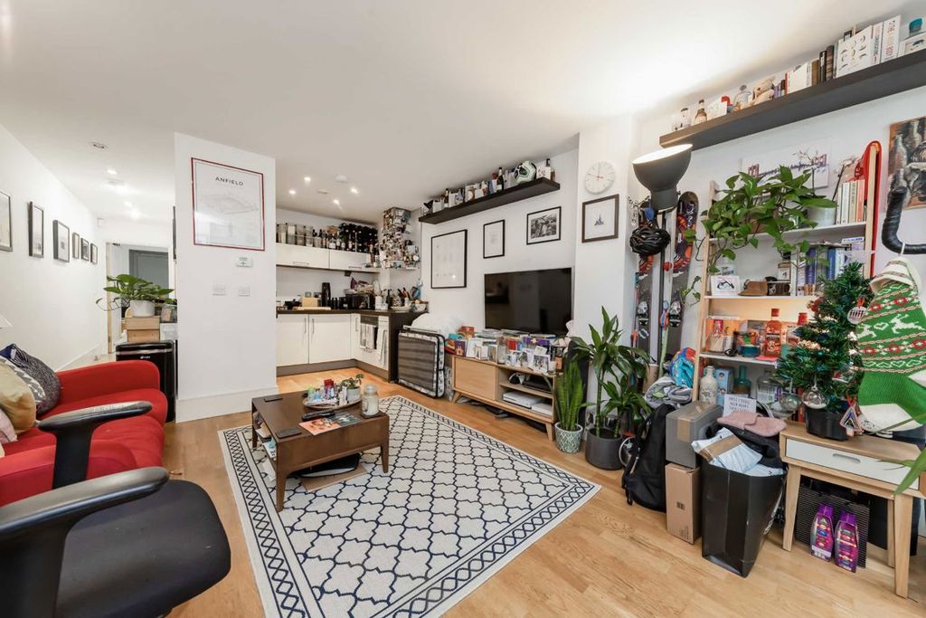 Property photo 2 of 8