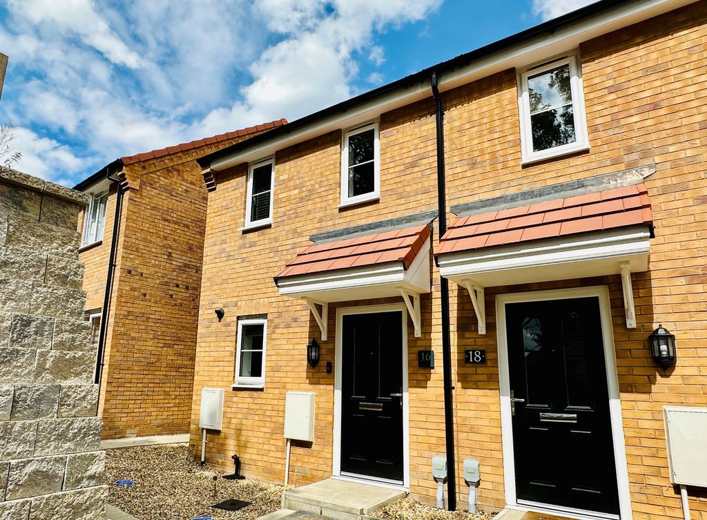 Property photo 1 of 14 4