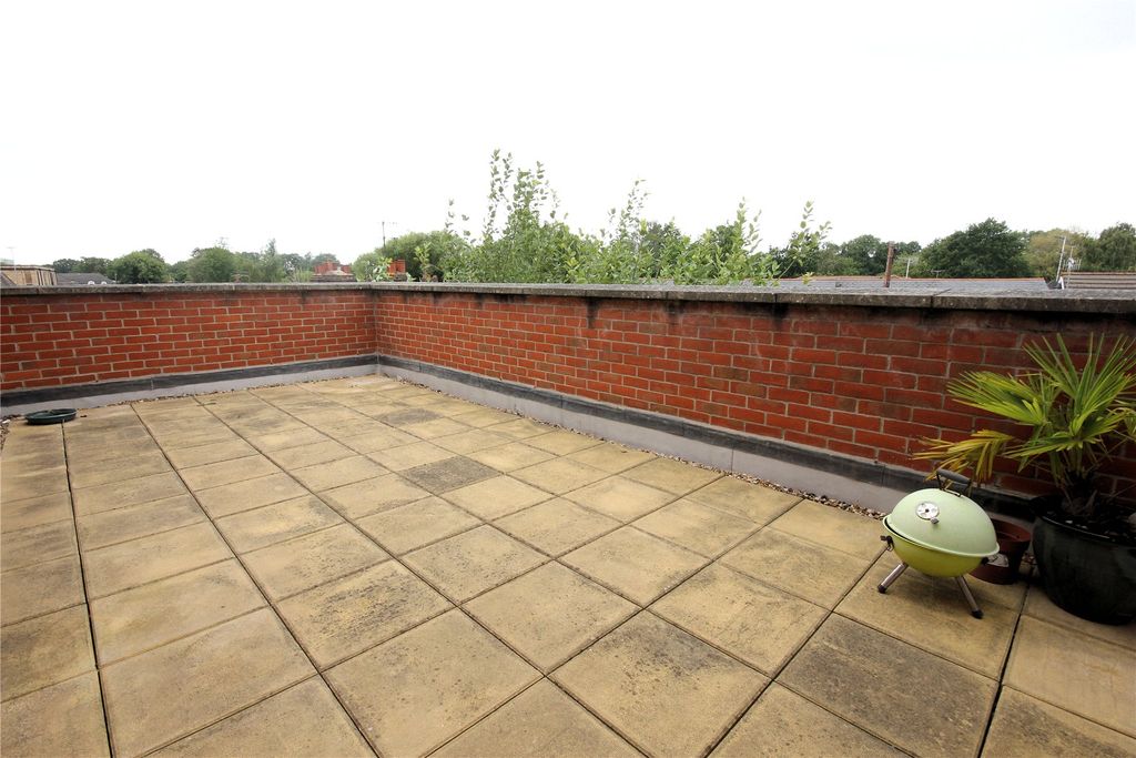 Property photo 2 of 9 Terrace