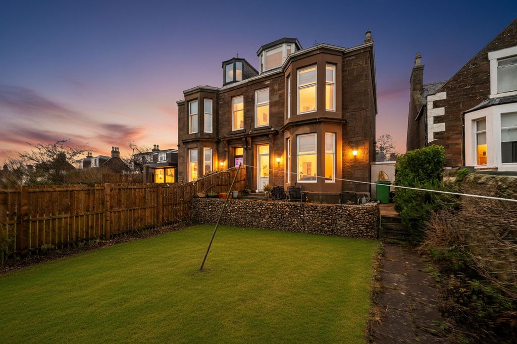 Property photo 2 of 23