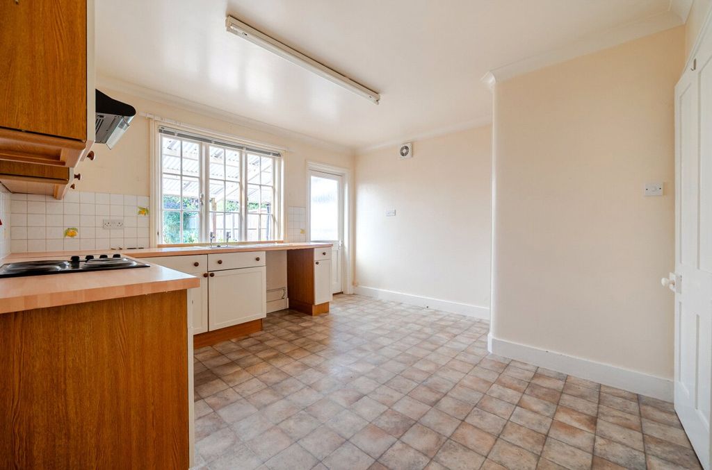 Property photo 3 of 20 Kitchen