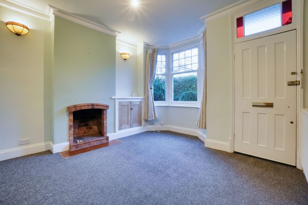 Property photo 2 of 27