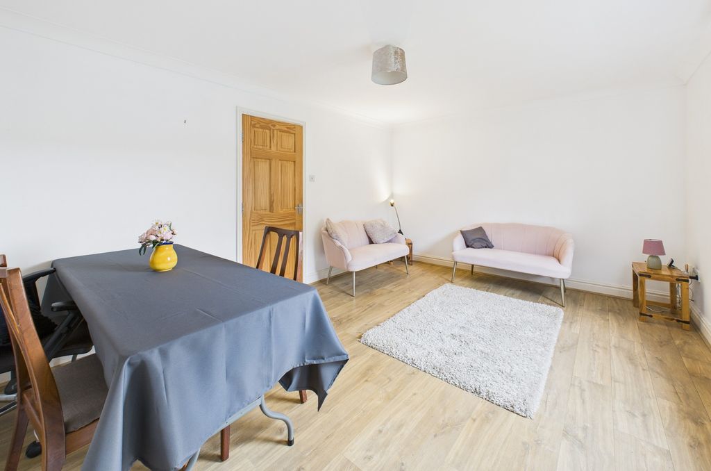 Property photo 3 of 12 Cam02545G0-Pr0550-Still001