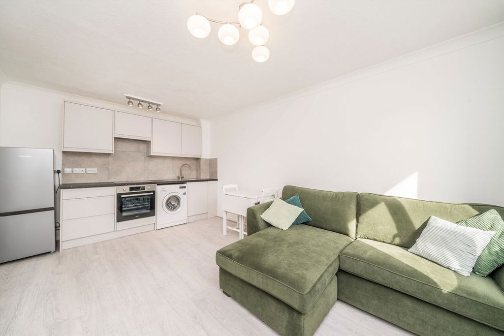 Property photo 2 of 5