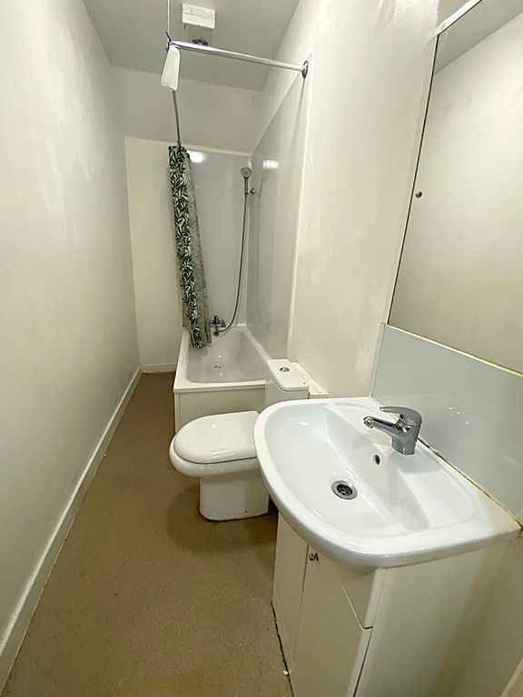 Additional image 4 of 2 bed flat to rentDock View Road, Barry CF63