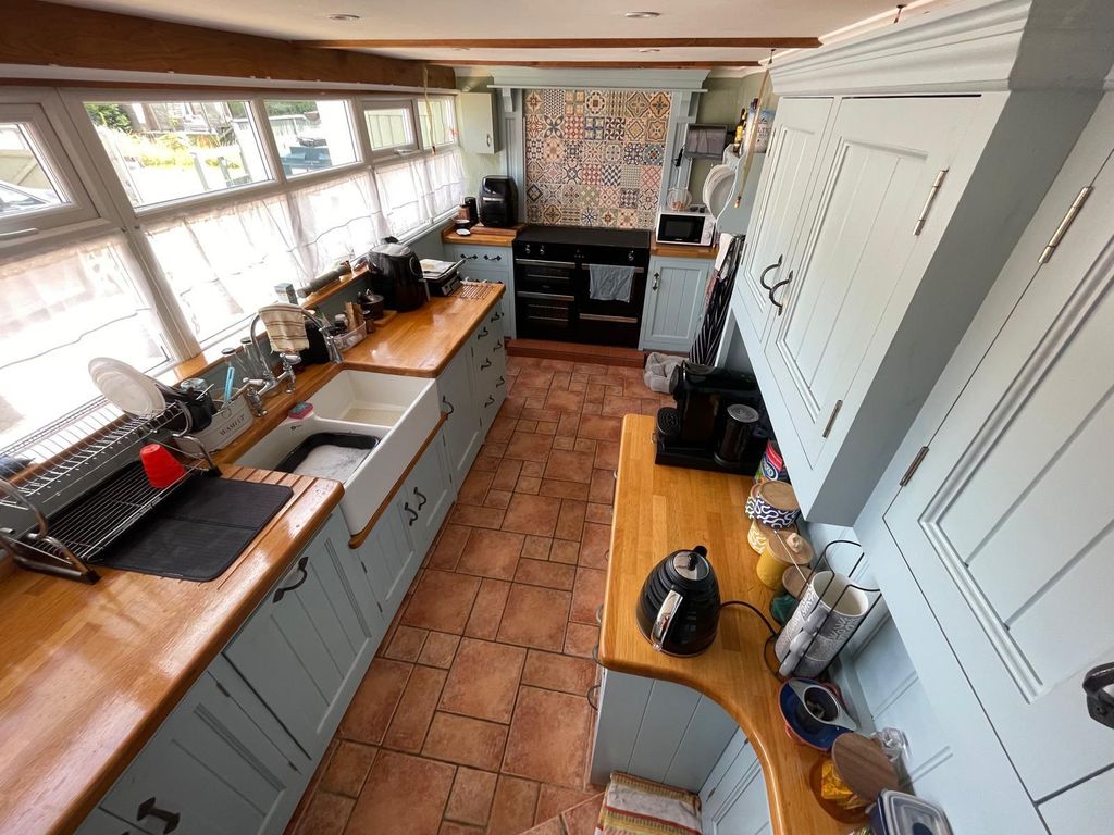 Property photo 2 of 28