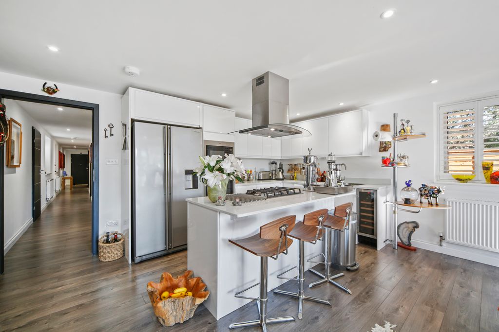 Property photo 1 of 10 Kitchen 1