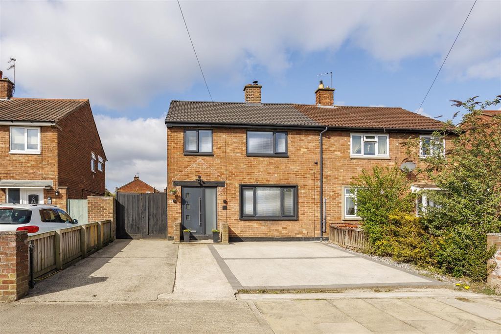 Property photo 1 of 16 External