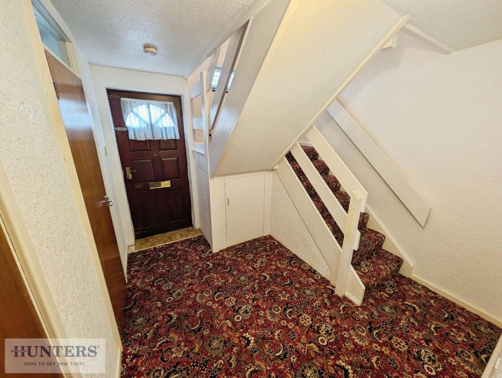 Property photo 2 of 16 Hallway