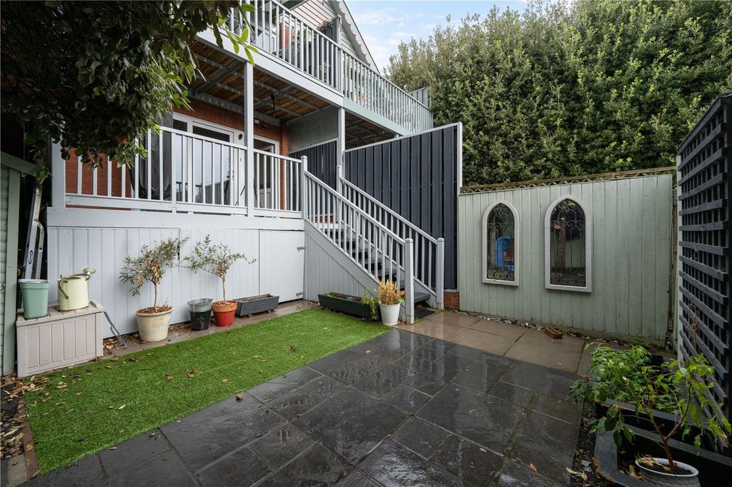 Property photo 2 of 18 Picture No. 33