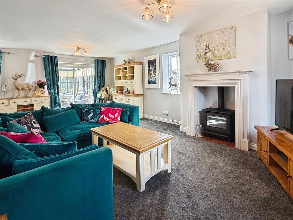 Property photo 3 of 39 L-Shaped Lounge With Dining Area