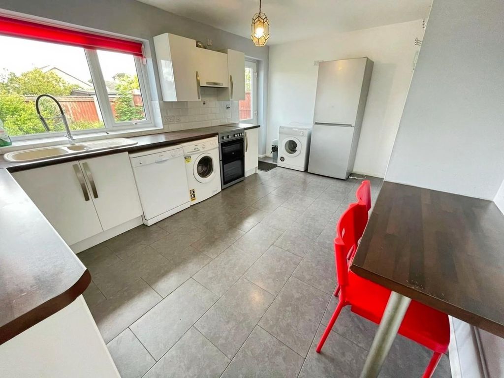 2 bed detached bungalow for saleSt. Stephens Crescent, Brandon IP27 photo 4
