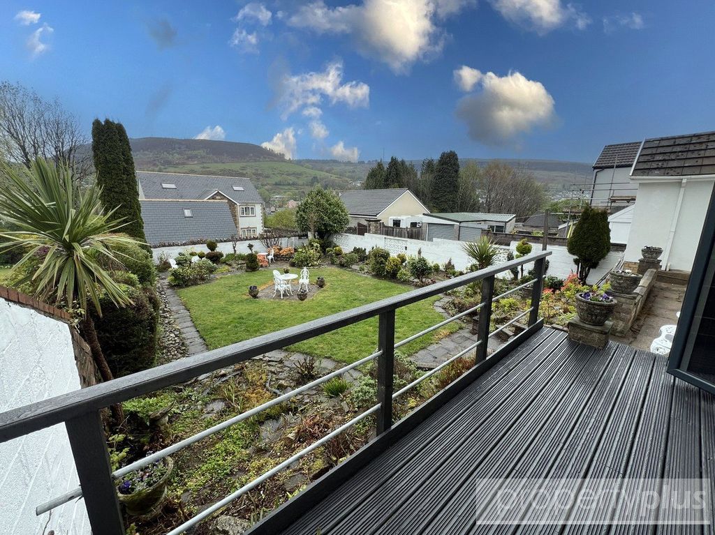 Property photo 2 of 11 Picture No. 23