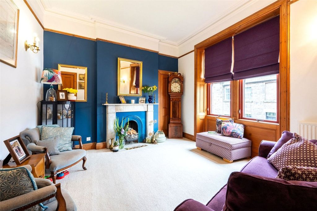 Property photo 3 of 27 Sitting Room