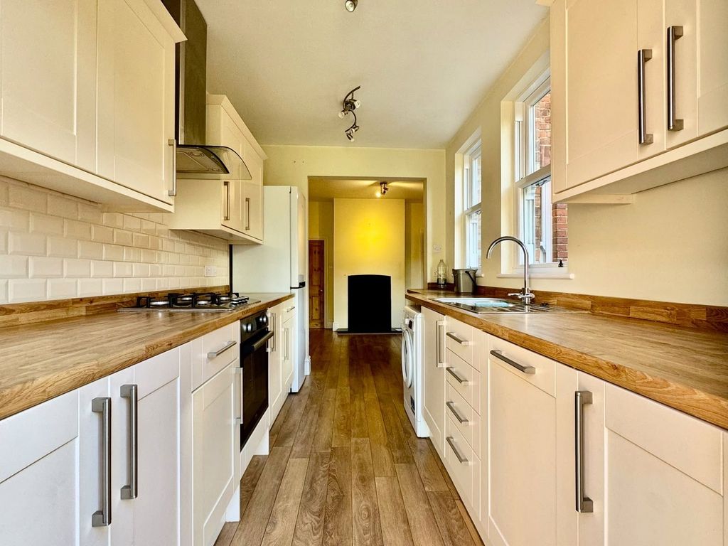 Property photo 2 of 16 Picture No. 24