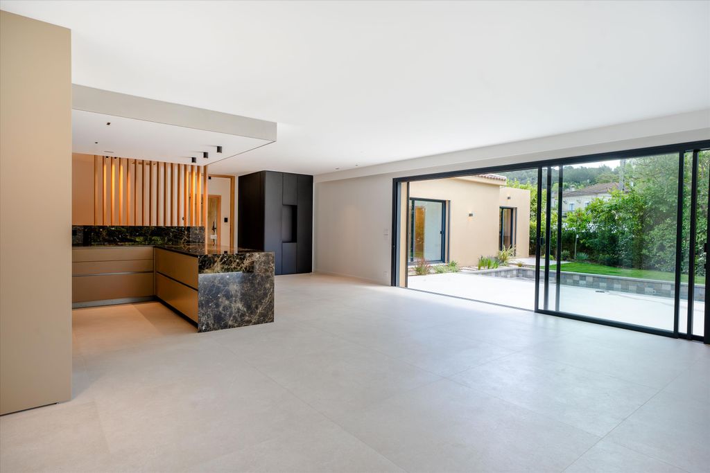 Property photo 2 of 24 Image