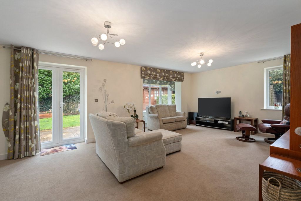 Property photo 2 of 25 Lounge