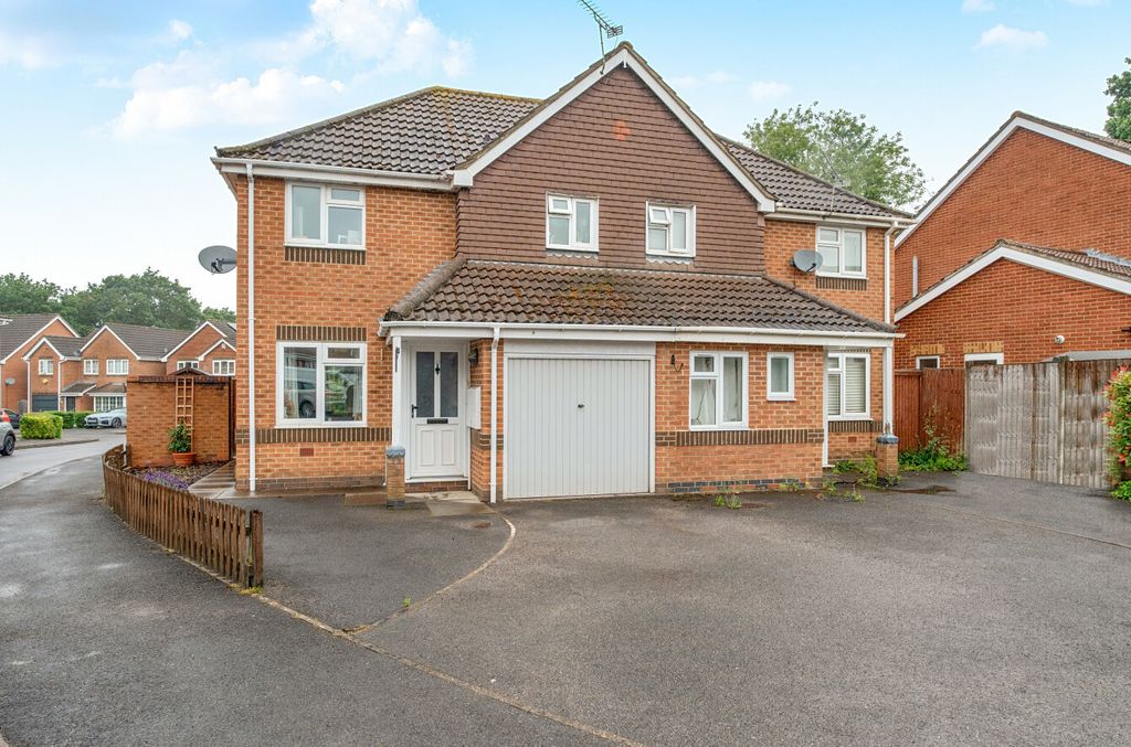 Property photo 1 of 17 1472871-22-6A2Af3...