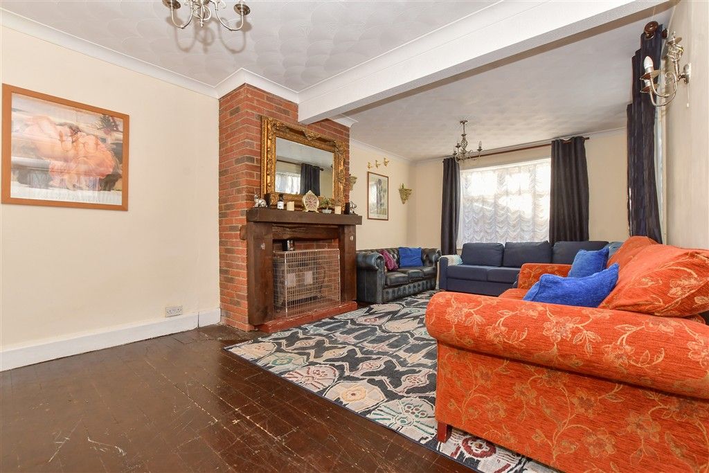 Property photo 1 of 21 Lounge