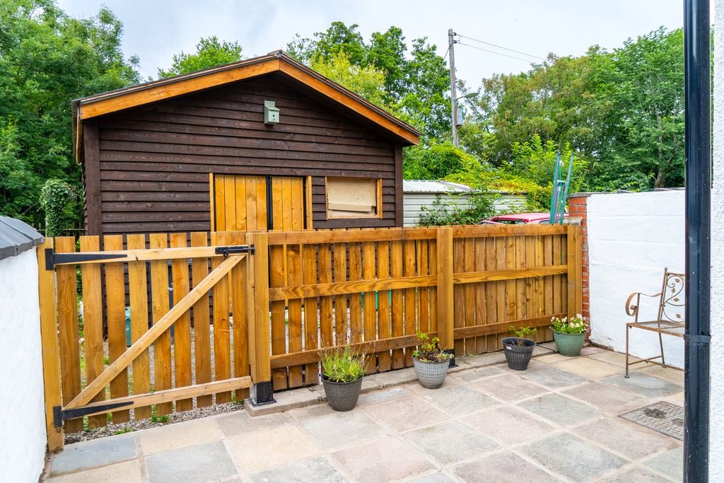 Property photo 2 of 39