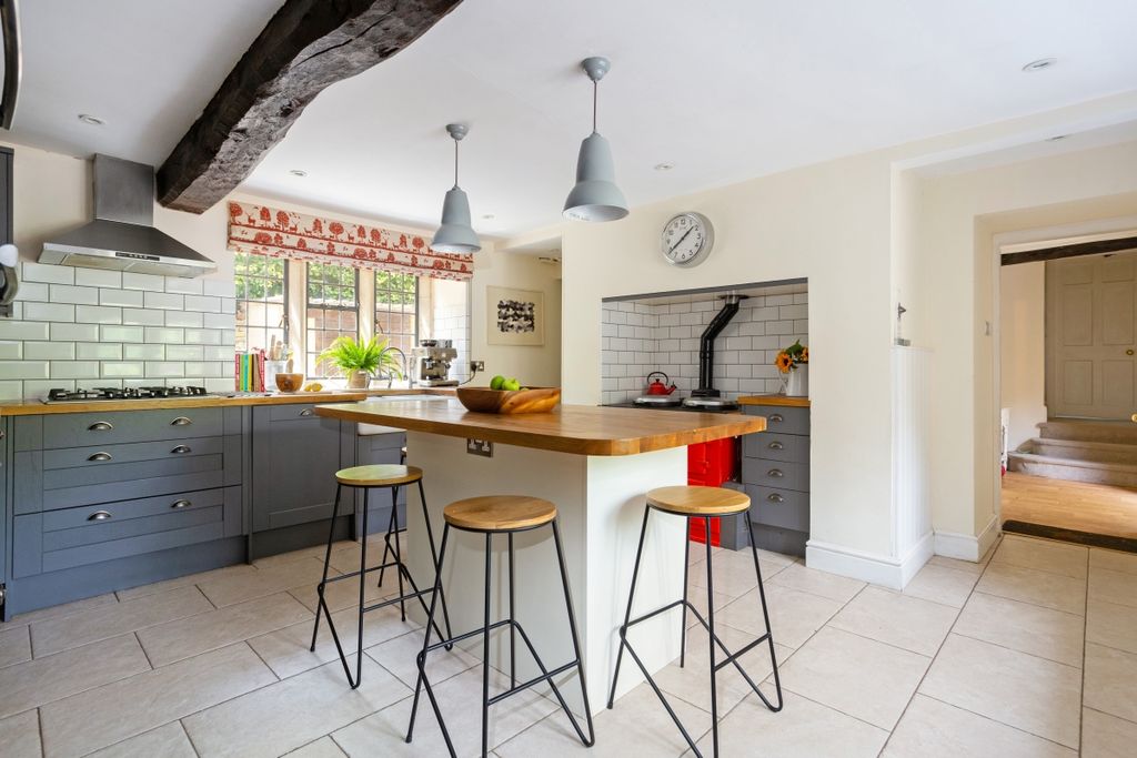 Property photo 3 of 27 Baunton Mill Hous...