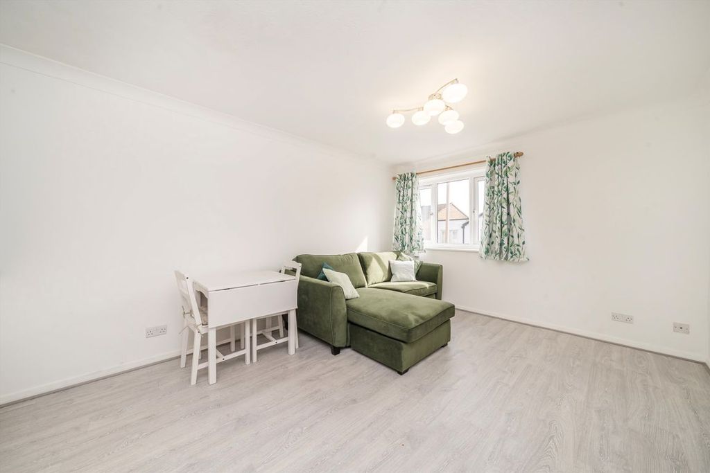 Property photo 3 of 5