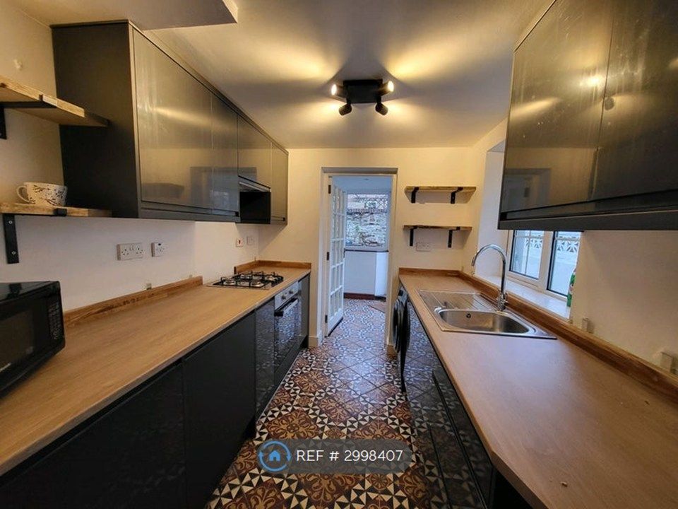 Property photo 1 of 8 Kitchen