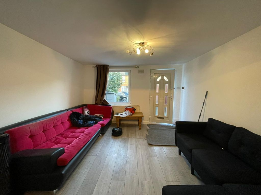 Property photo 3 of 16 Photo 5