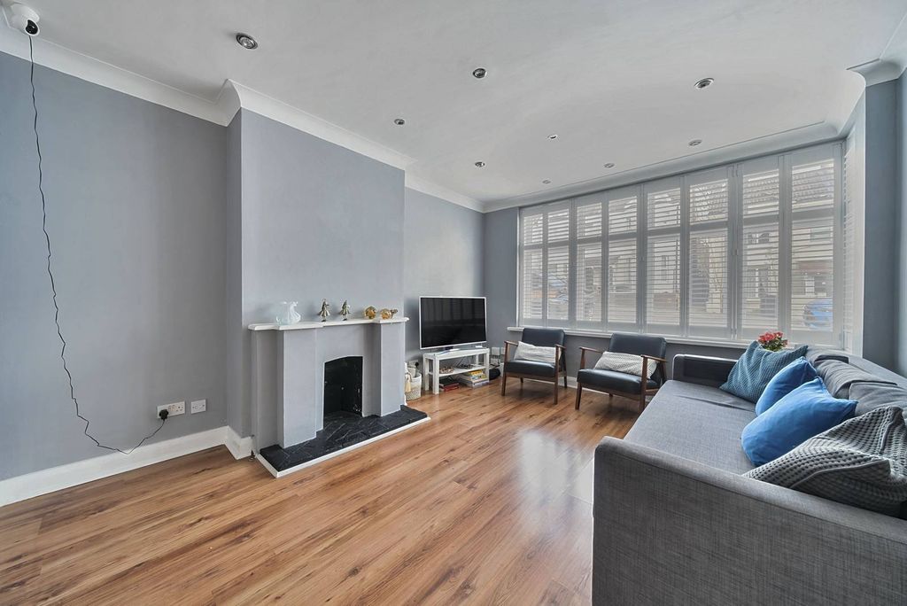 Property photo 3 of 21