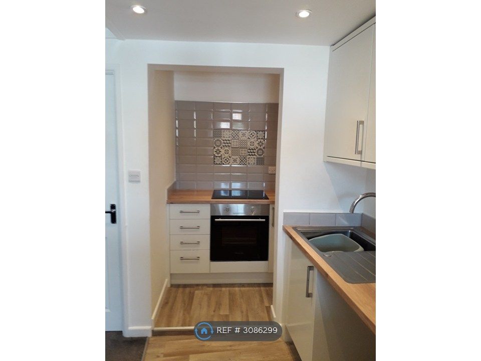 Property photo 1 of 9 Kitchen