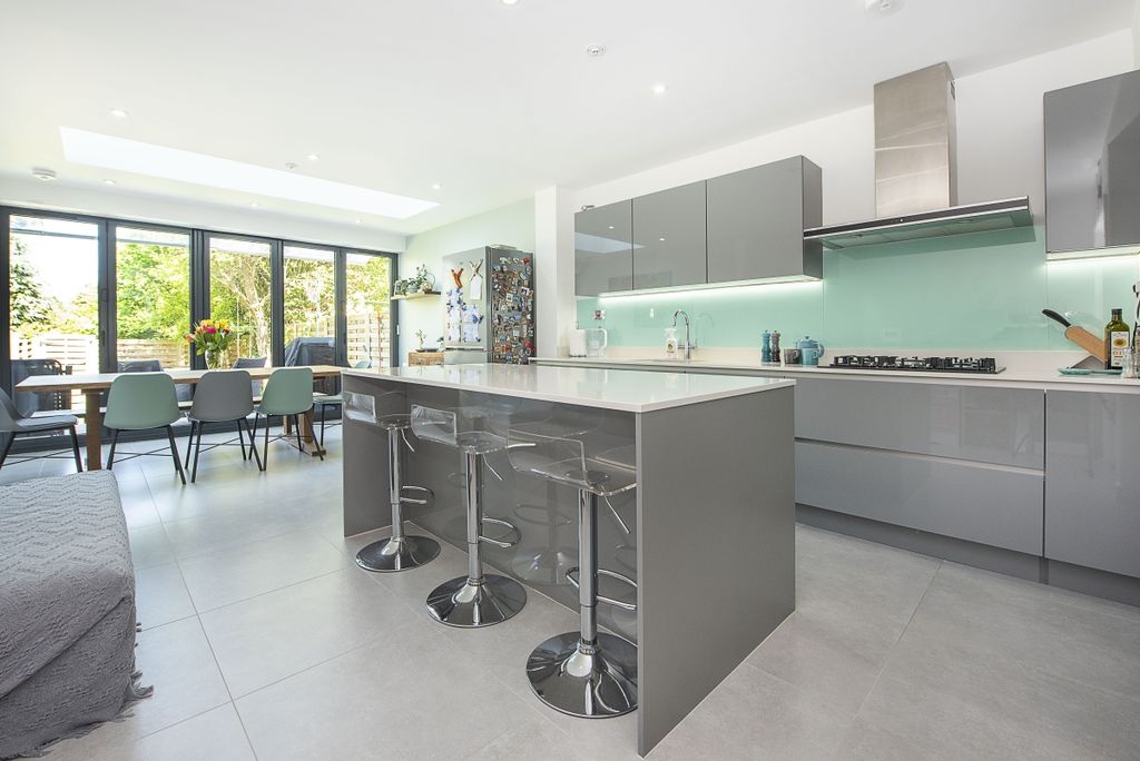 Property photo 2 of 23