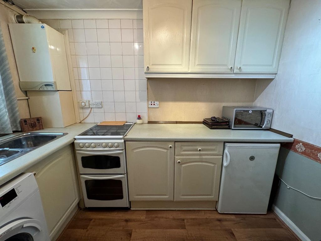 Property photo 3 of 5 Kitchen